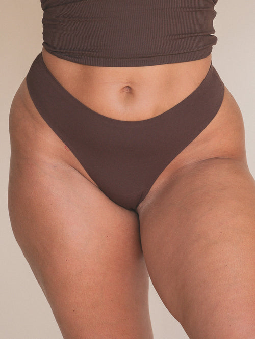 Seamless Curvy G Chocolate